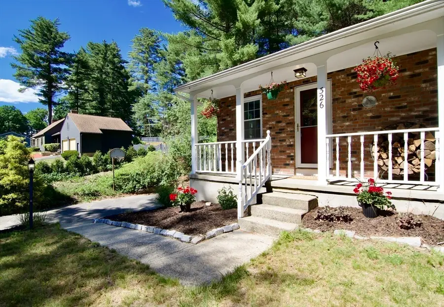 326 Flynt St, Palmer, MA 01069 - #2