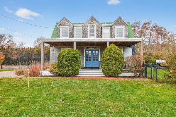 9 Hedge Lane, Falmouth, MA 02540