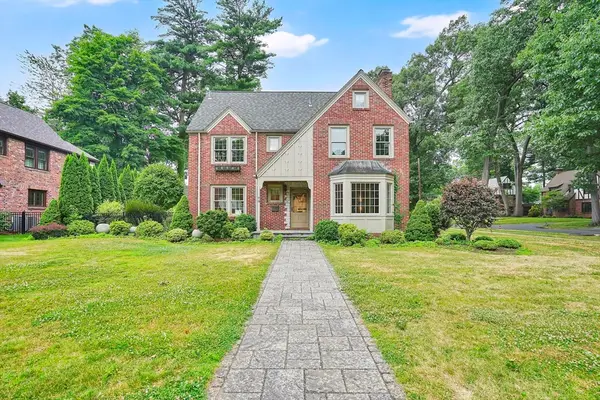 70 Dover Road, Longmeadow, MA 01106