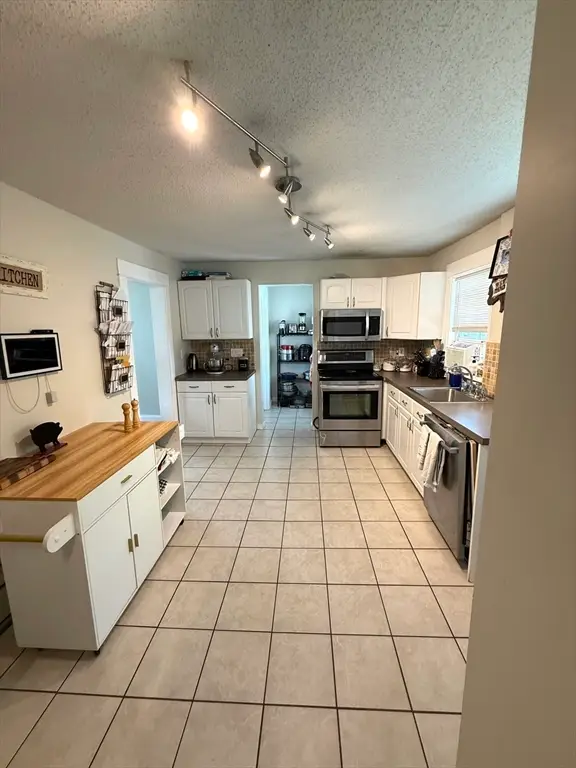 153 Edgewood Ave, Longmeadow, MA 01106 - #3