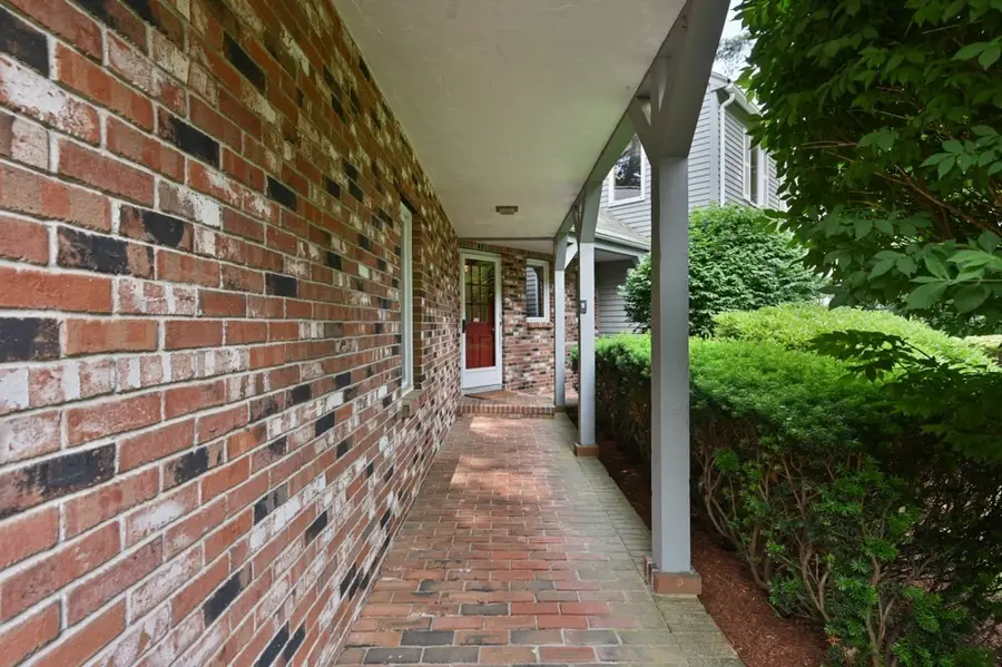 18 Strawberry Hill Ln, Danvers, MA 01923 - #2