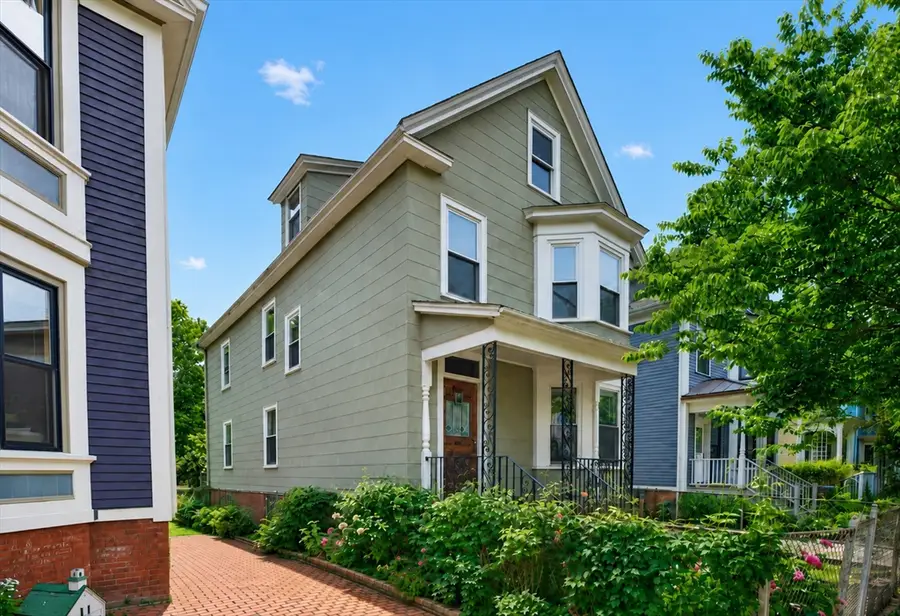 62 Antrim St, Cambridge, MA 02139 - #3
