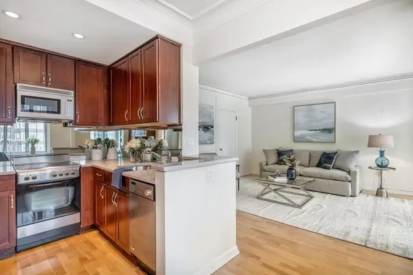 20 Chapel St #B701, Brookline, MA 02446