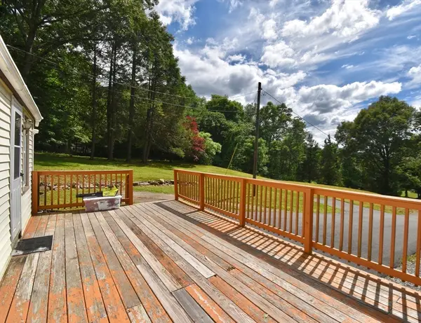 338 Wilbraham Rd, Hampden, MA 01036