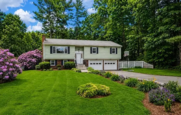9 Lakeshore Dr, Norfolk, MA 02056