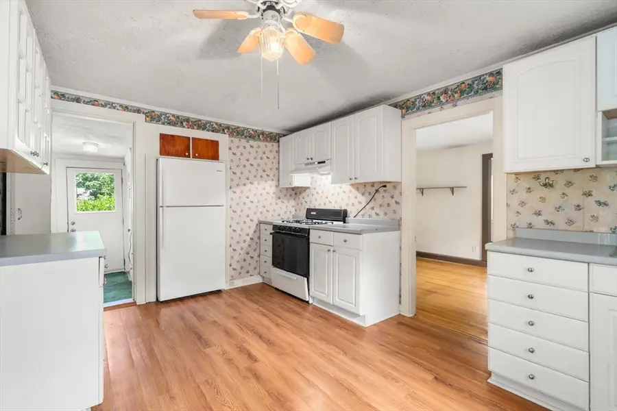 40 Fairfield St, Maynard, MA 01754 - #3