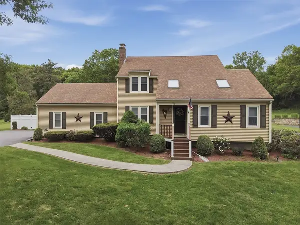 35 Blueberry Hill, Webster, MA 01570
