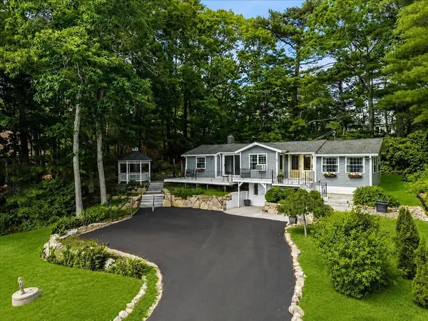 66 Mayflower Ridge Dr, Wareham, MA 02571
