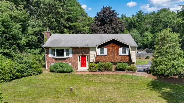 27 Hillside Dr, Sturbridge, MA 01566