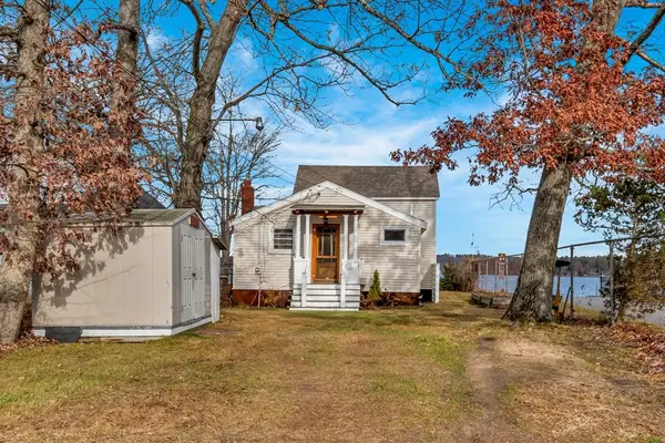 1 Bisson Ln, Merrimac, MA 01860