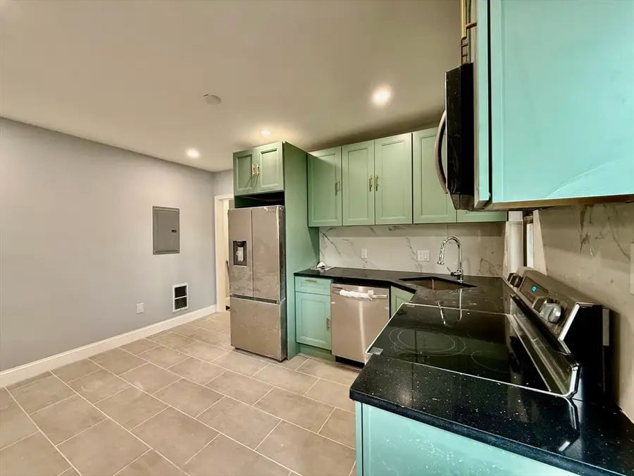 15 Berwick St #15, Melrose, MA 02176 - #3