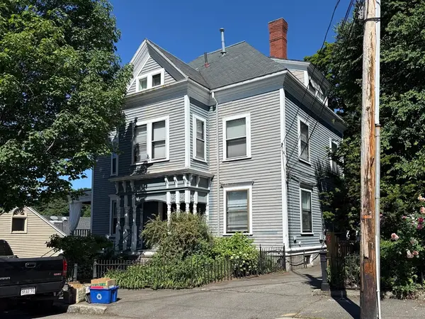 83 Pleasant St #3, Marblehead, MA 01945
