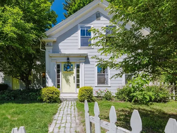 423 South St, Holliston, MA 01746