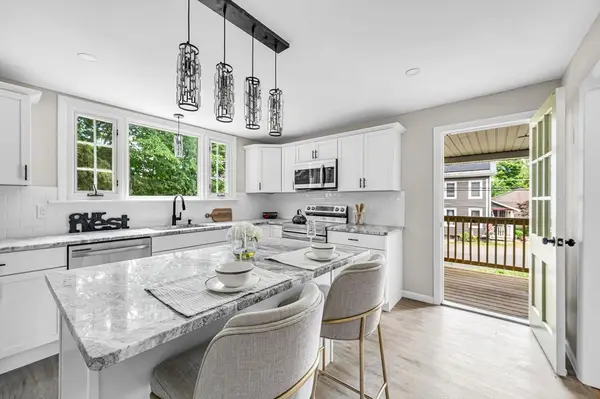37 Bridge St, Monson, MA 01057