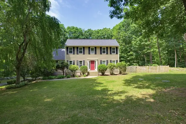 47 Old Village Rd, Sturbridge, MA 01566