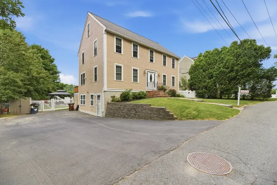 11 Amesbury Avenue, Amesbury, MA 01913 - #3