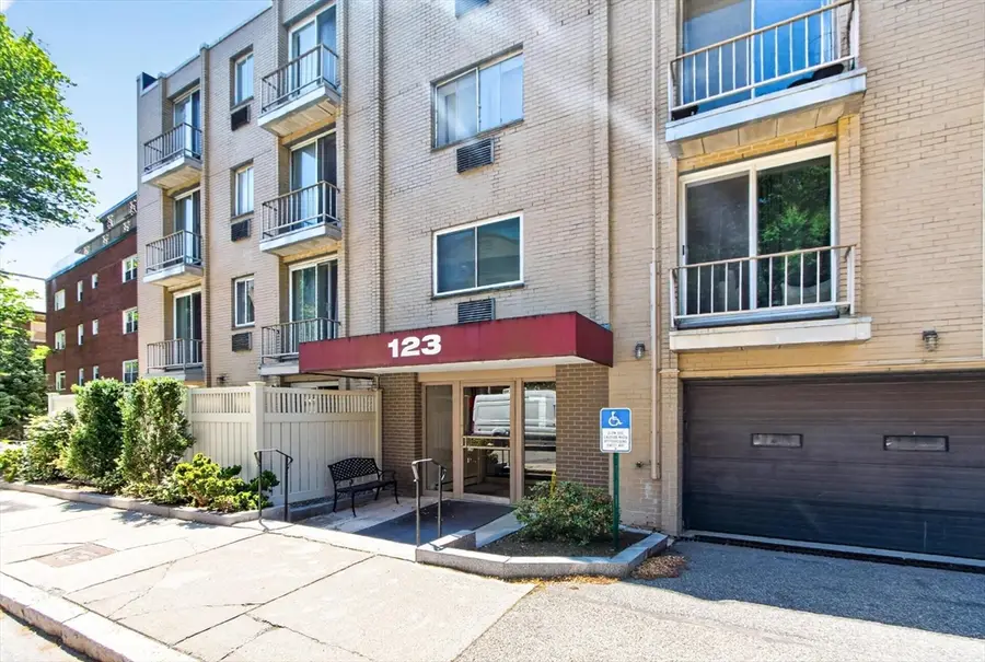 123 Sewall Ave #2K, Brookline, MA 02446 - #2