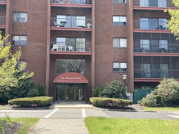 One Summit Dr. #57, Reading, MA 01867