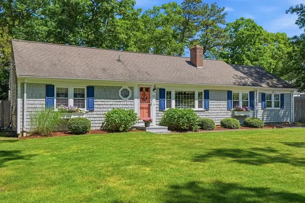 12 Walnut St, Yarmouth, MA 02675