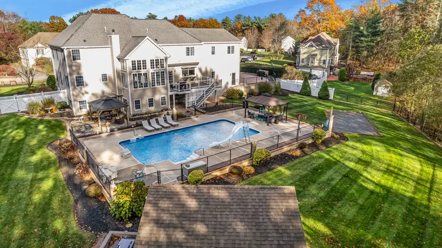 394 Mohawk Rd, Raynham, MA 02767 - #2