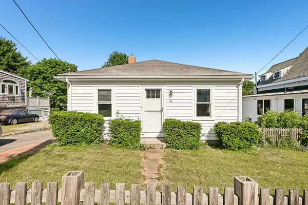 42 E Main St, Gloucester, MA 01930