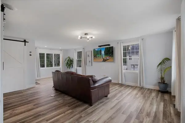 616 Plymouth St, Halifax, MA 02338