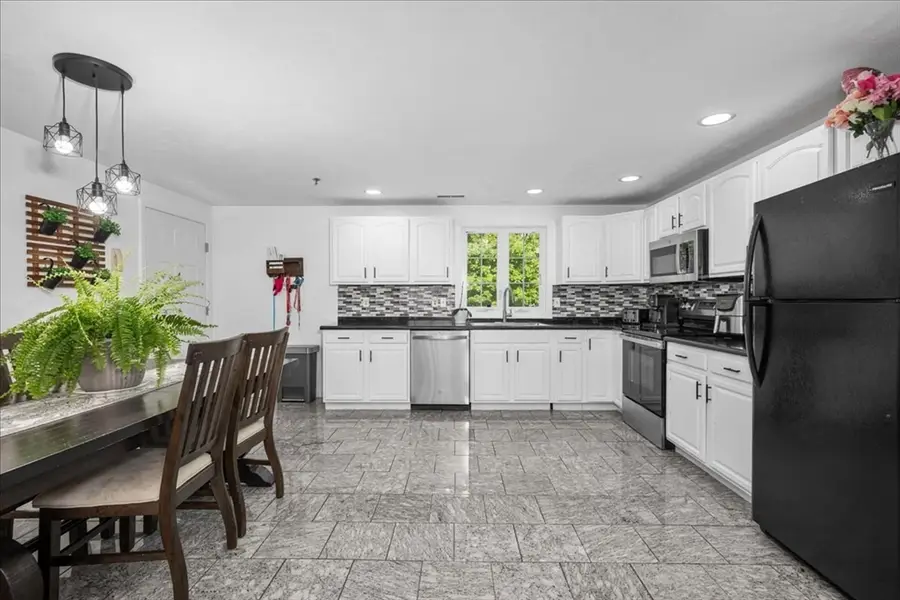 1 Hatfield St #7, Worcester, MA 01604 - #3