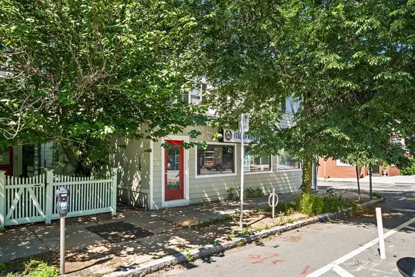 2512 Massachusetts Ave #3, Cambridge, MA 02140