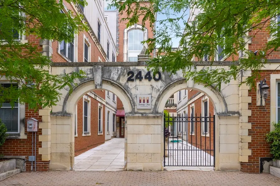 2440 Massachusetts Avenue #3, Cambridge, MA 02140 - #2