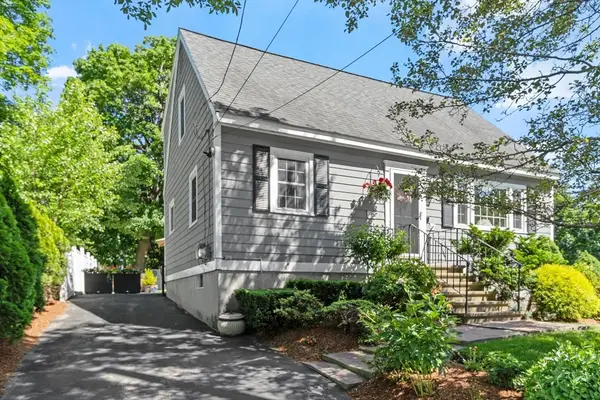 2 Pleasant Avenue, Chelmsford, MA 01824