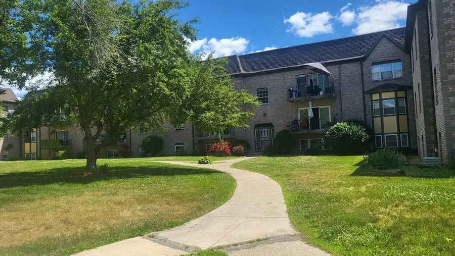 102 Oak Ln #4, Brockton, MA 02301 - #3