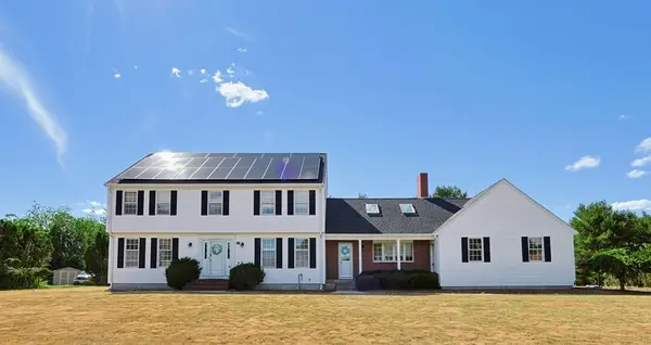 50 Meadowlark Dr, Seekonk, MA 02771
