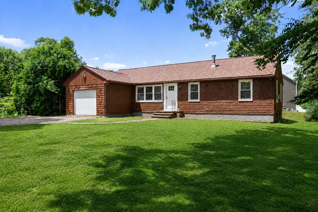 1096 Taunton Ave, Seekonk, MA 02771 - #1