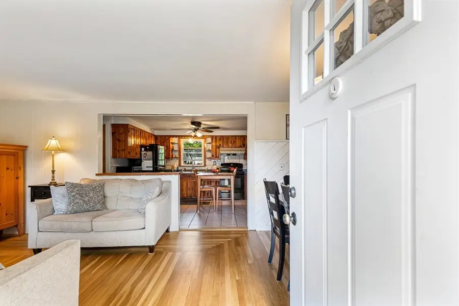 1096 Taunton Ave, Seekonk, MA 02771 - #2