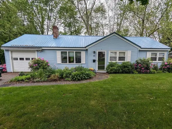 48 Beacon St, Natick, MA 01760