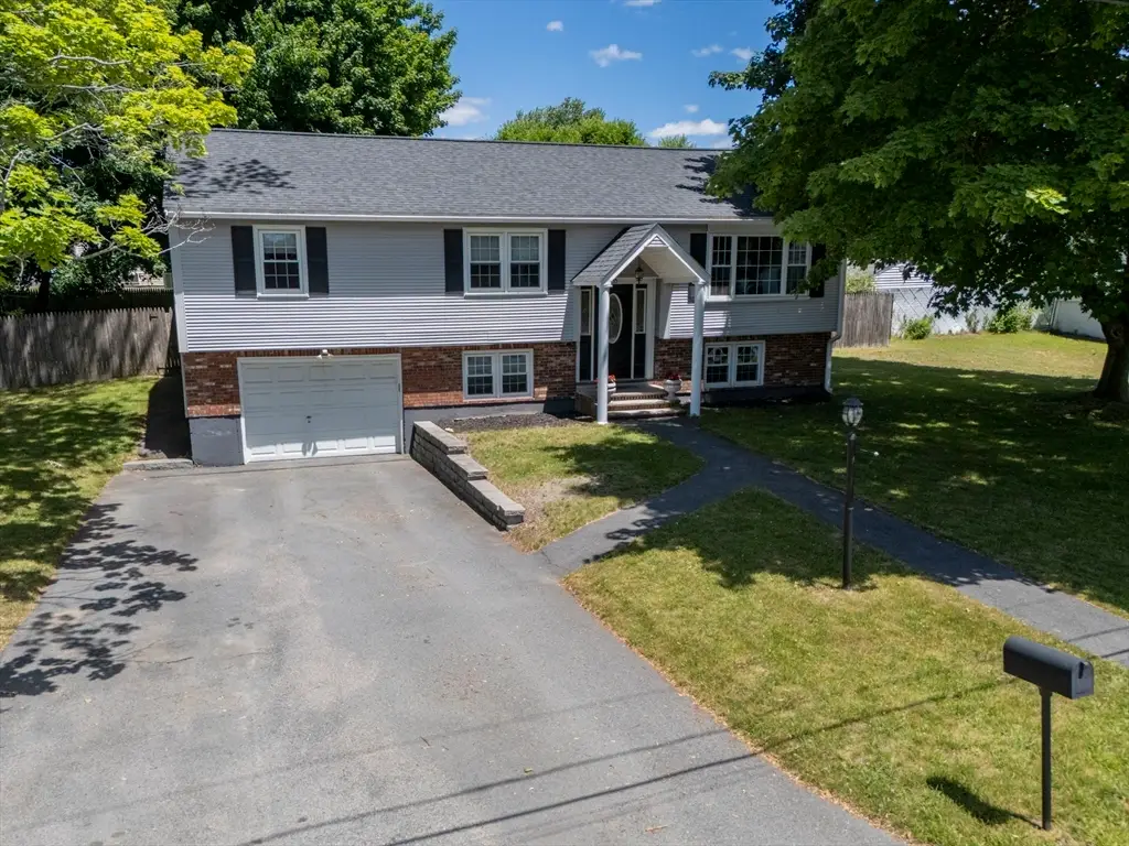 35 Oakmeadow Ln, Methuen, MA 01844 - #1