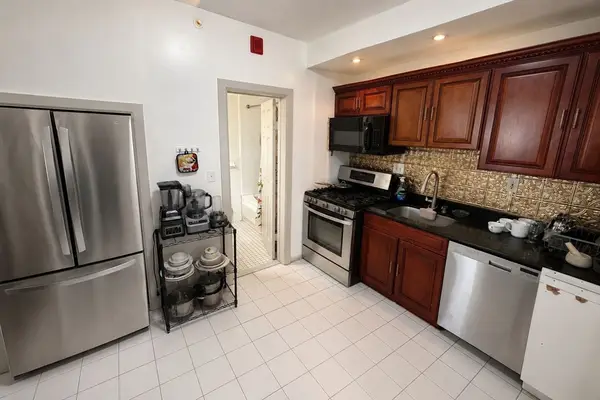 285 Lynn Shore Dr #101, Lynn, MA 01902