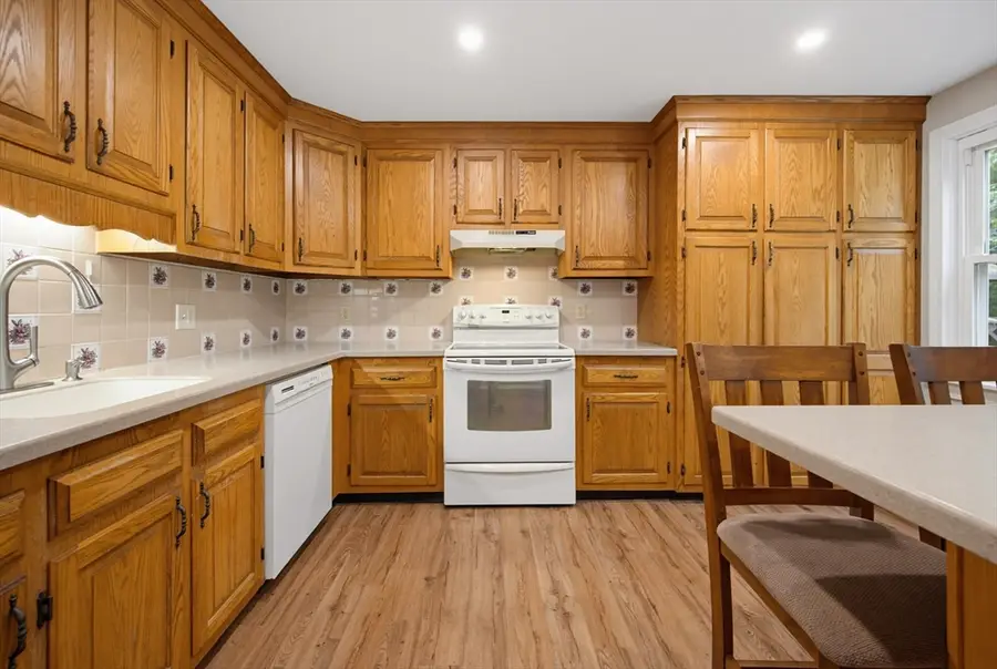 81 Rocky Meadow St, Middleboro, MA 02346 - #3