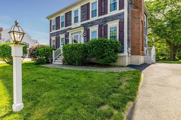 54 Old Merrill St, Amesbury, MA 01913