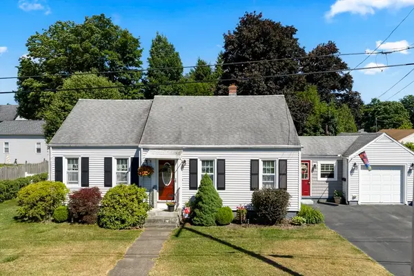 3 Salem St, Palmer, MA 01069