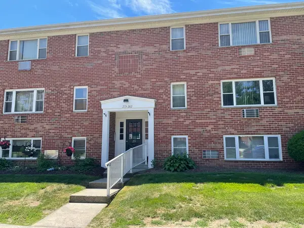 282 Regency Park Dr #282, Agawam, MA 01001