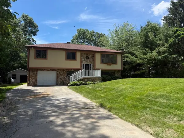 1174 Old Fall River Rd, Dartmouth, MA 02747