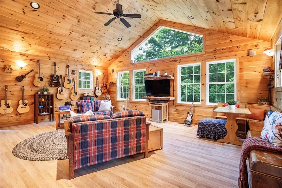17 Mayo Rd, Hubbardston, MA 01452 - #2