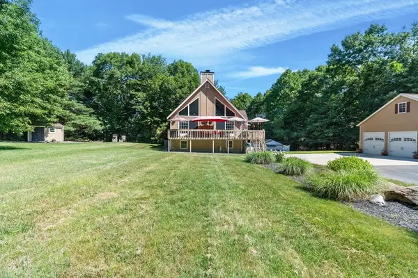 12 Dakel Dr, Freetown, MA 02702