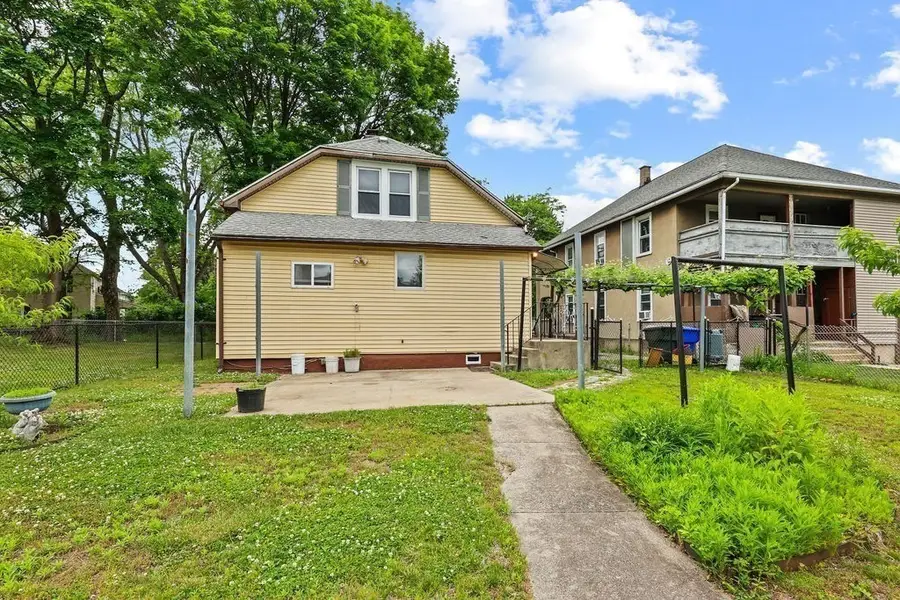 81 Healey St, Springfield, MA 01151 - #3