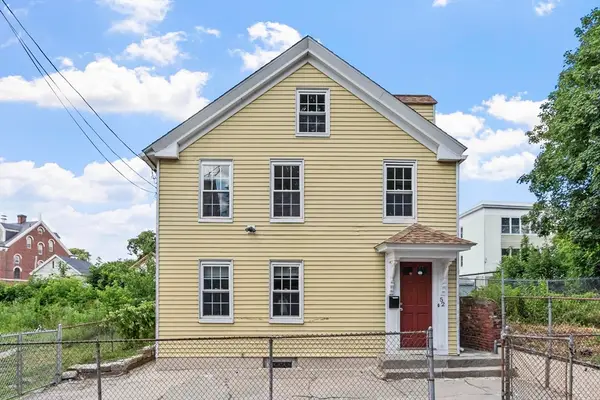 52 Auburn St, Lowell, MA 01852