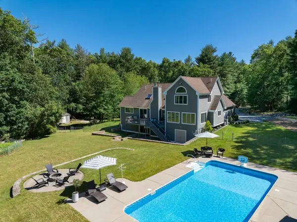 28 Gammons Rd, Acushnet, MA 02743
