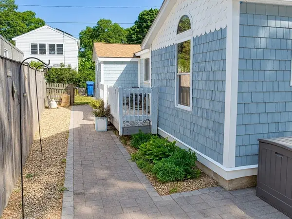 9 Medina Dr, Wareham, MA 02571