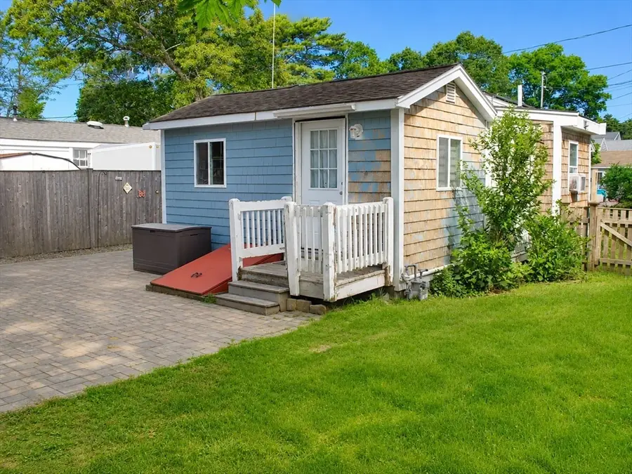 9 Medina Dr, Wareham, MA 02571 - #3