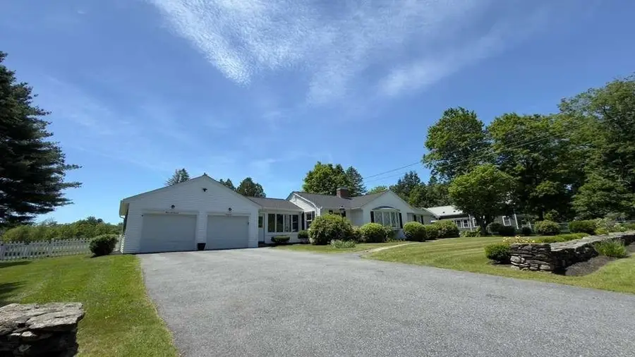91 Pleasant St, Northborough, MA 01532 - #3